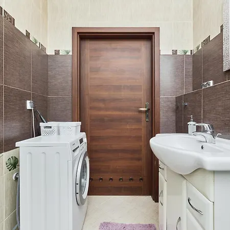 Szept Galeria Dominikanska By Renters