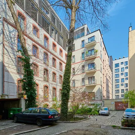 Szept Galeria Dominikanska By Renters *