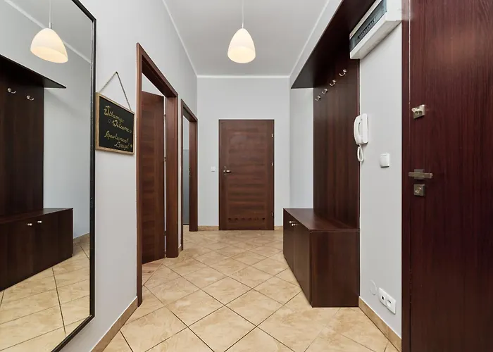 Szept Galeria Dominikanska By Renters *