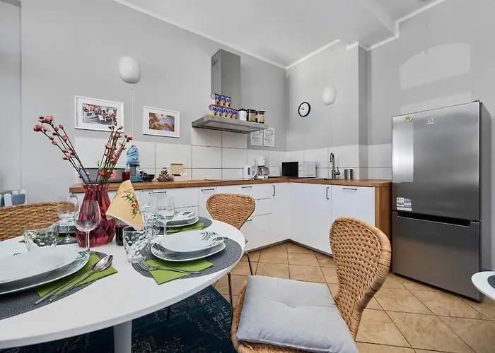 Szept Galeria Dominikanska By Renters *