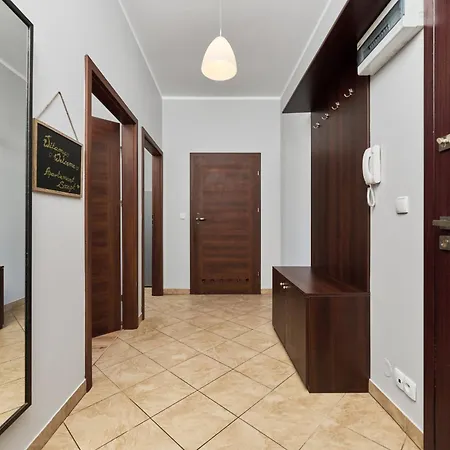 Szept Galeria Dominikanska By Renters *