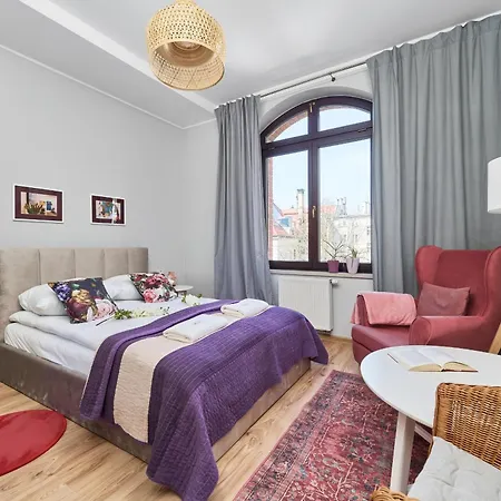 Szept Galeria Dominikanska By Renters