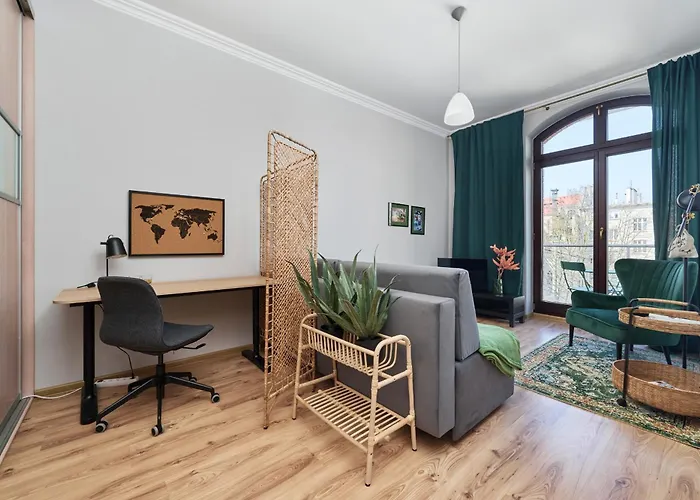 Szept Galeria Dominikanska By Renters