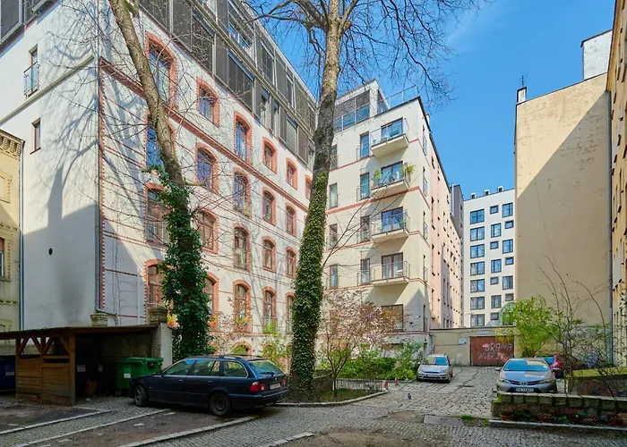 Szept Galeria Dominikanska By Renters *